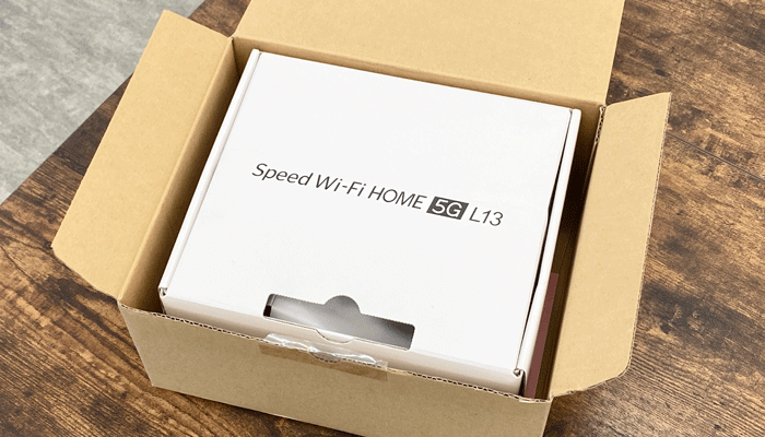 ホームルーターを梱包している写真